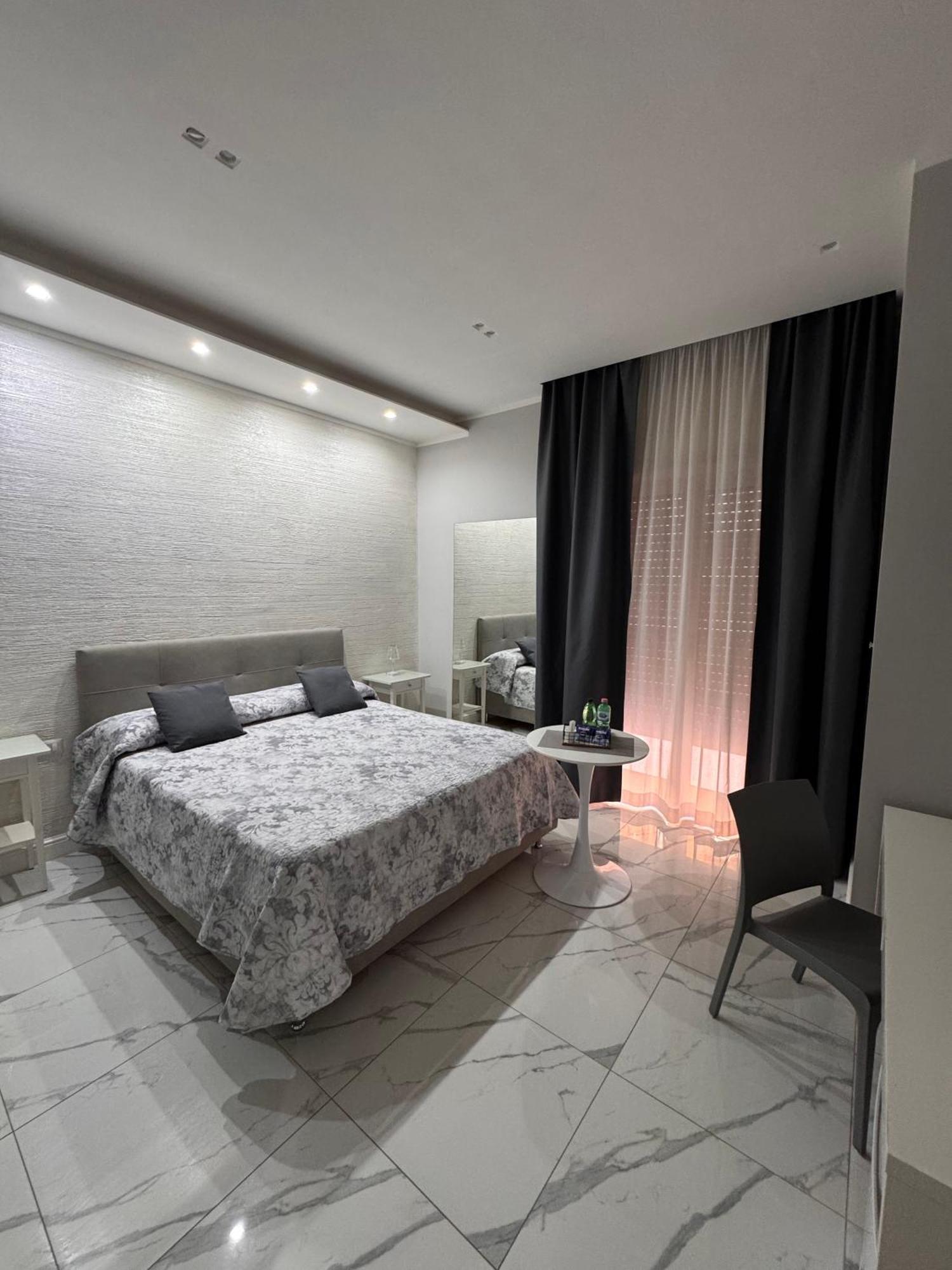 نابولي Lady Mary'S Luxury Suites المظهر الخارجي الصورة