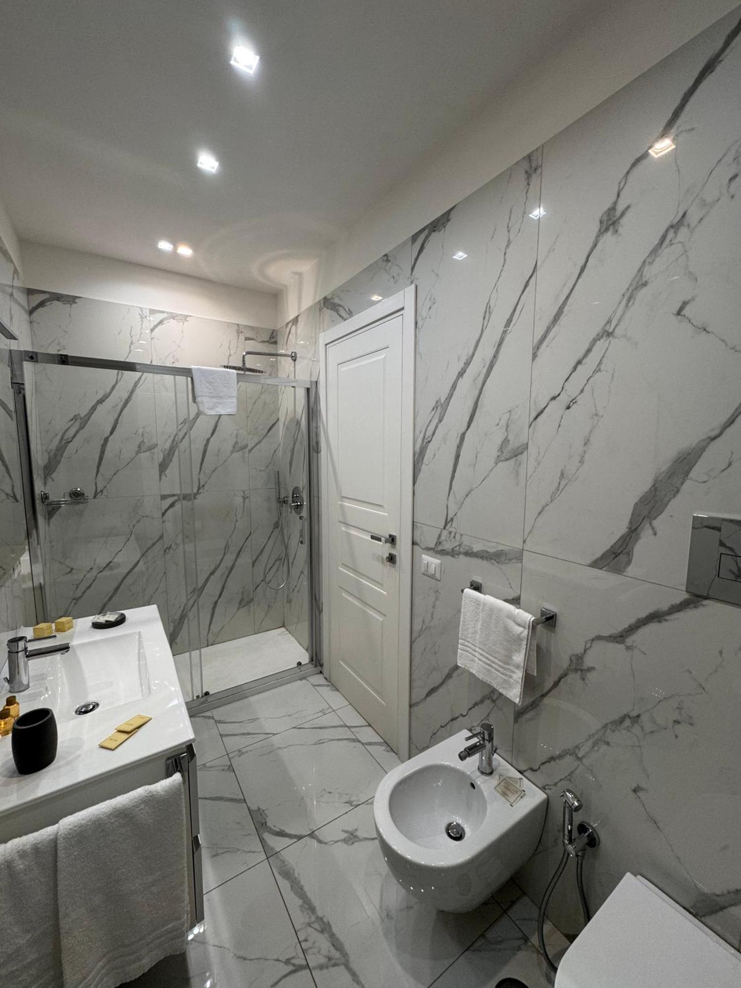نابولي Lady Mary'S Luxury Suites المظهر الخارجي الصورة